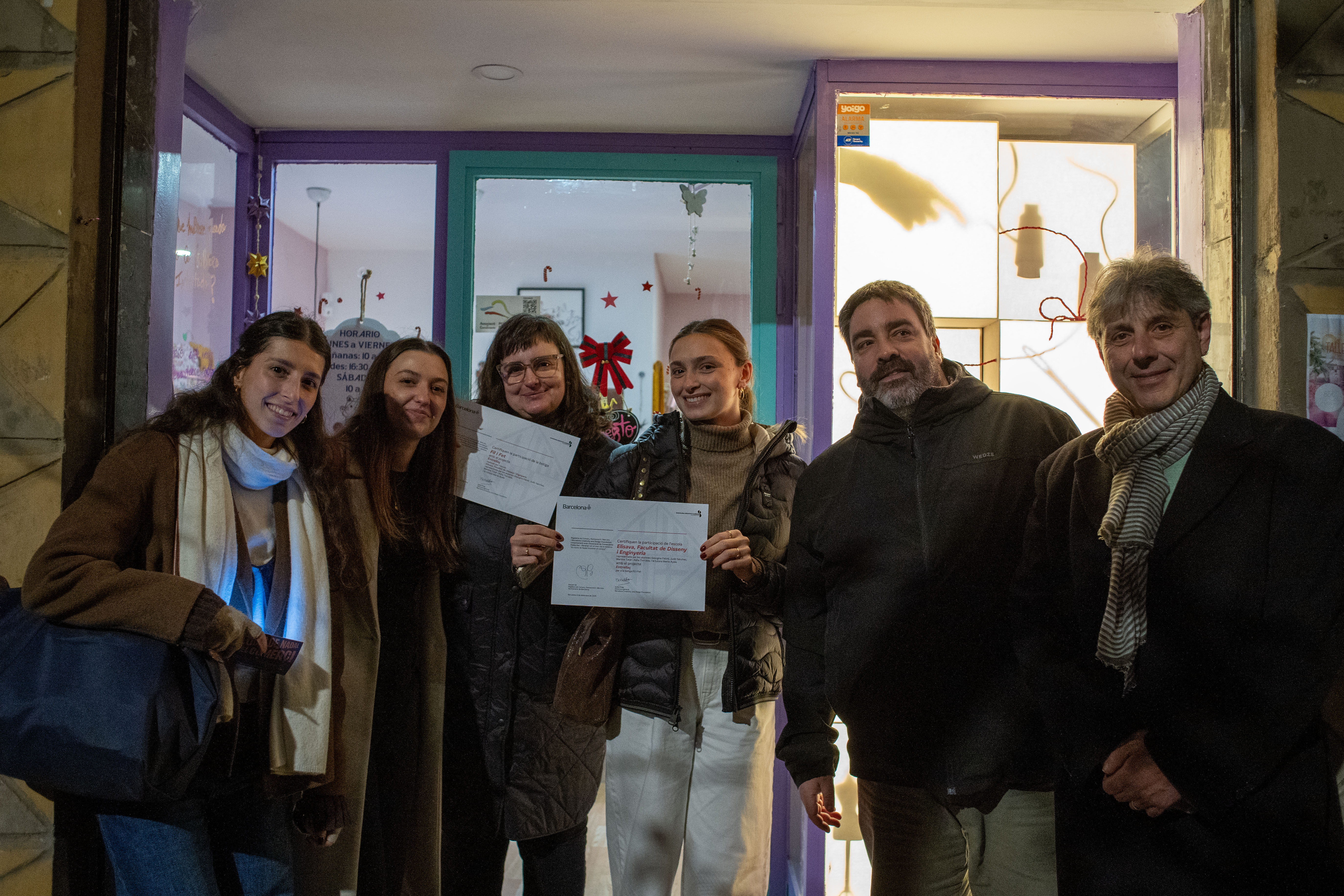La farmacia P. Balañá Vives y Fil i Fet, escaparates ganadores de “Las luces de Navidad iluminan el comercio” en Sant Antoni y el Poble-sec 22 La farmacia P. Balañá Vives y Fil i Fet, escaparates ganadores de “Las luces de Navidad iluminan el comercio” en Sant Antoni y el Poble-sec | Barcelona Creativity & Design Foundation